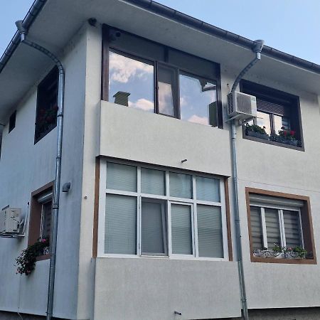 Z-Apartment In トリャブナ エクステリア 写真